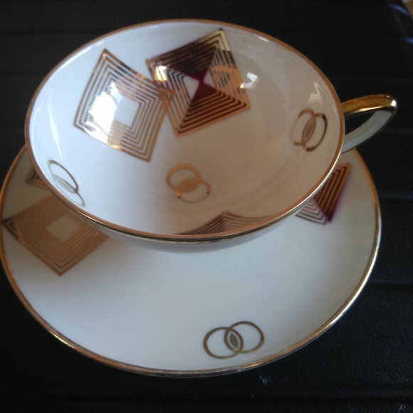 Vintage tea cup and saucer - Picture 2 of 6